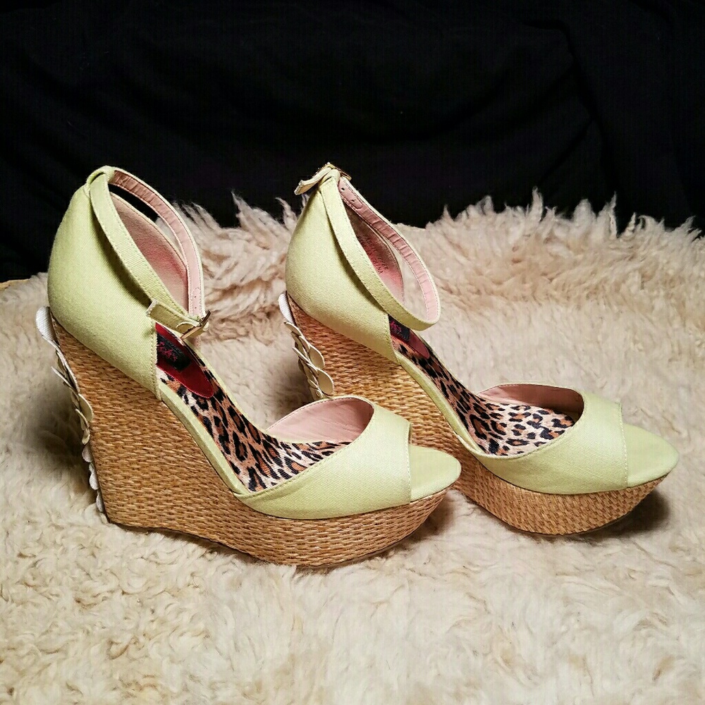 Fredericks Of Hollywood Green Wedges